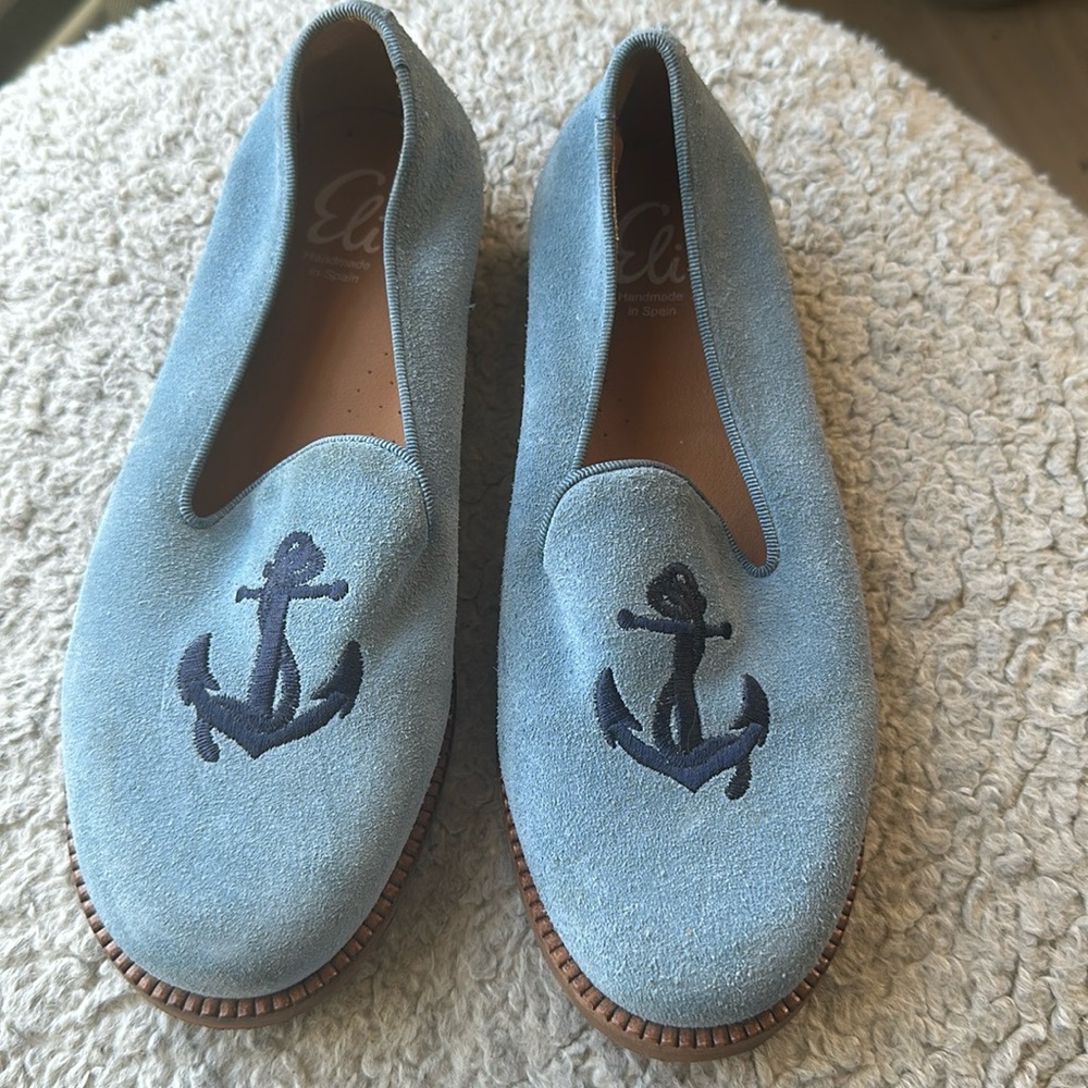 Barely Worn Boys Shoe - Euro Size 34